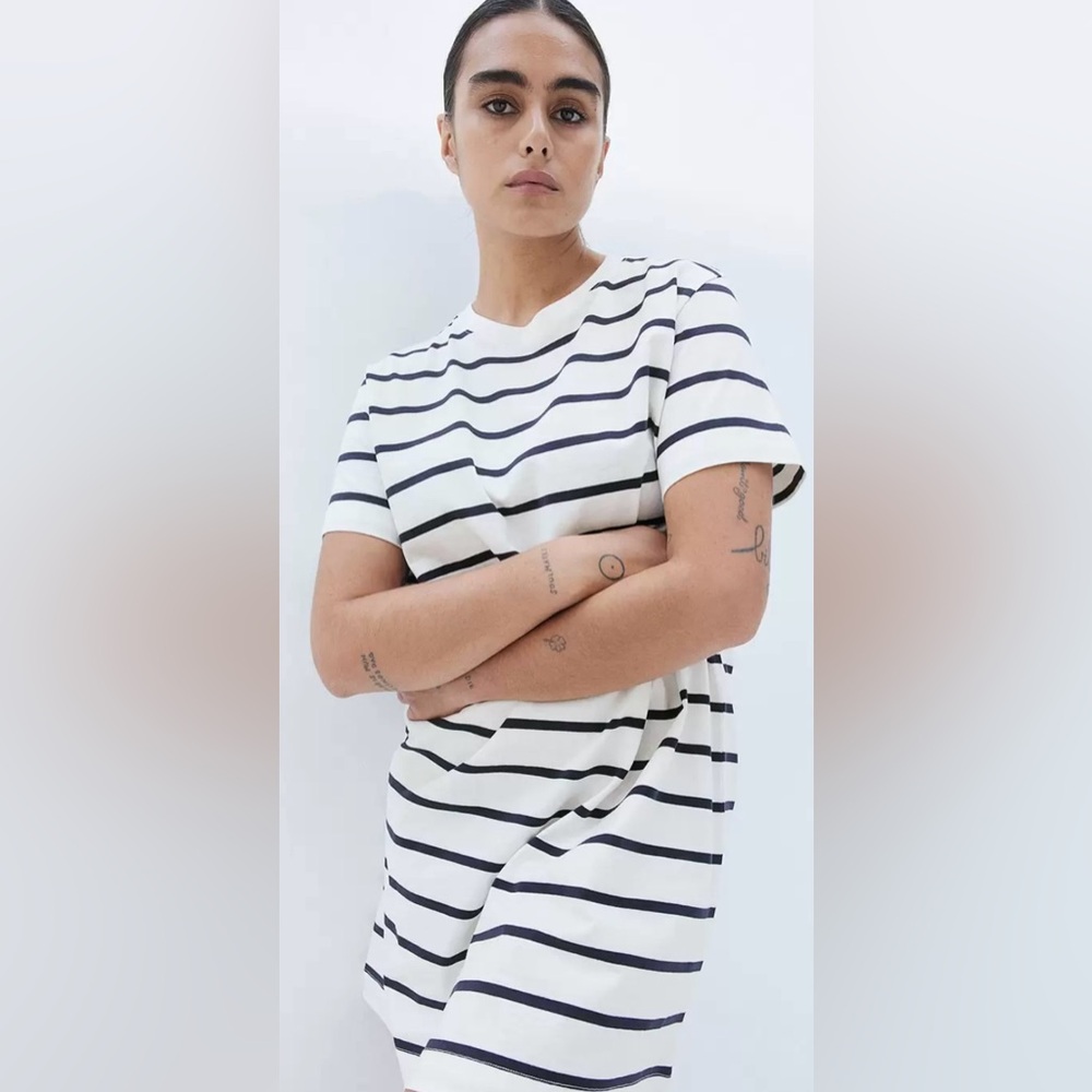 H&M Black and White Short Sleeve Tee